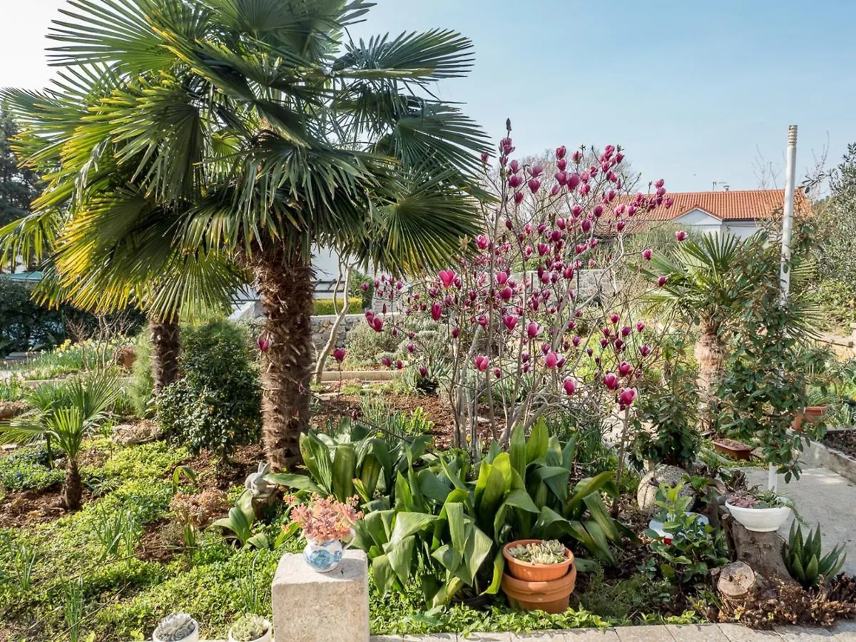 Apartments Summer Bloom Krk Town