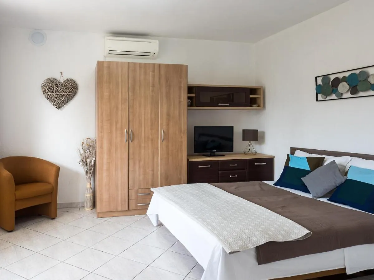 Apartments Summer Bloom Krk Town